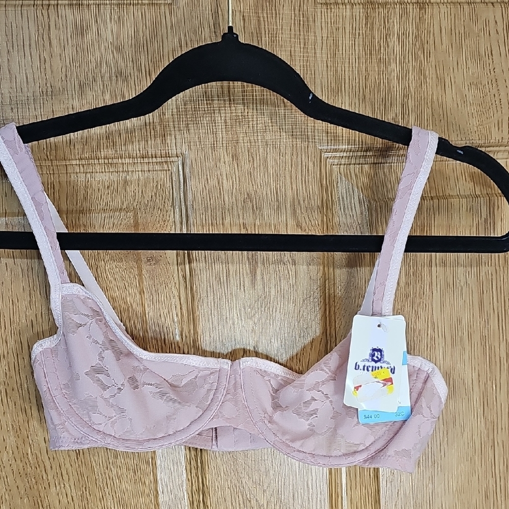 Elegant Lace Bra in Soft Pink